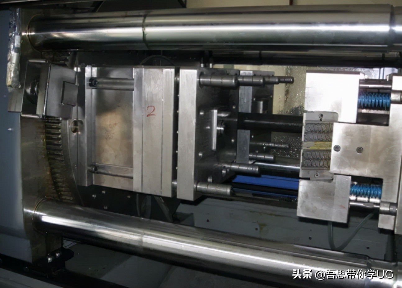 模具斜顶动画_模具中斜顶的作用_模具中斜顶和滑块什么区别