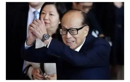 21年蝉联香港首富的李嘉诚，理财方法年轻人早知道