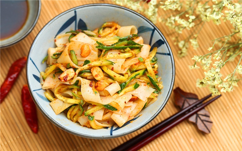 街边小吃2000元创业 项目 一天收入五六百_轻松赚钱小项目