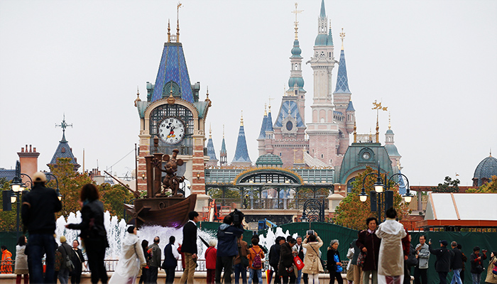 4月26日上海地铁迪士尼乐园站启用，度假区部分区域已试运营