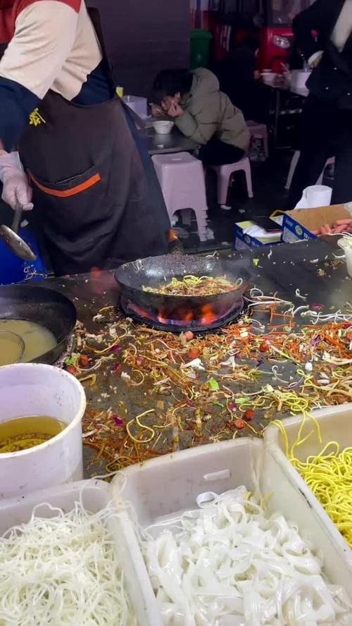 夜市小吃摊推荐_夜市摆摊赚钱小吃_摆摊卖什么小吃赚钱