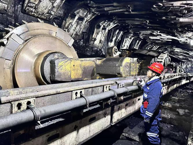 国电集团新疆许明军 扎根边疆的能源实干者