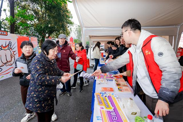 银行业金融机构是维护消费者合法_湖南金融监管局金融消费者权益保护教育宣传_金消湘伴金融消保专栏